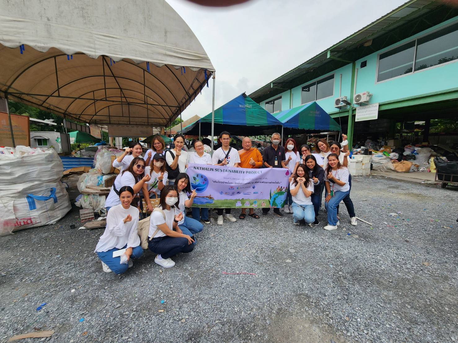 กิจกรรมบริจาคขวดน้ำ และดูงานสิ่งแวดล้อมการพัฒนาอย่างยั่งยืนของวัดจากแดง